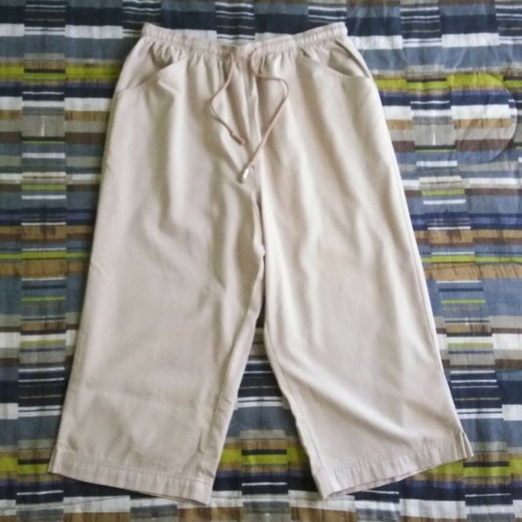 Paradise Bay Petites Tan Capris - Picture 1 of 8